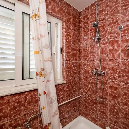 Semesterbostad Vue - 3 Floor Private House By The Sea Split