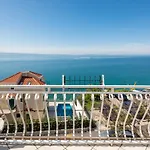 Vue - 3 Floor Private House By The Sea 펜션 *